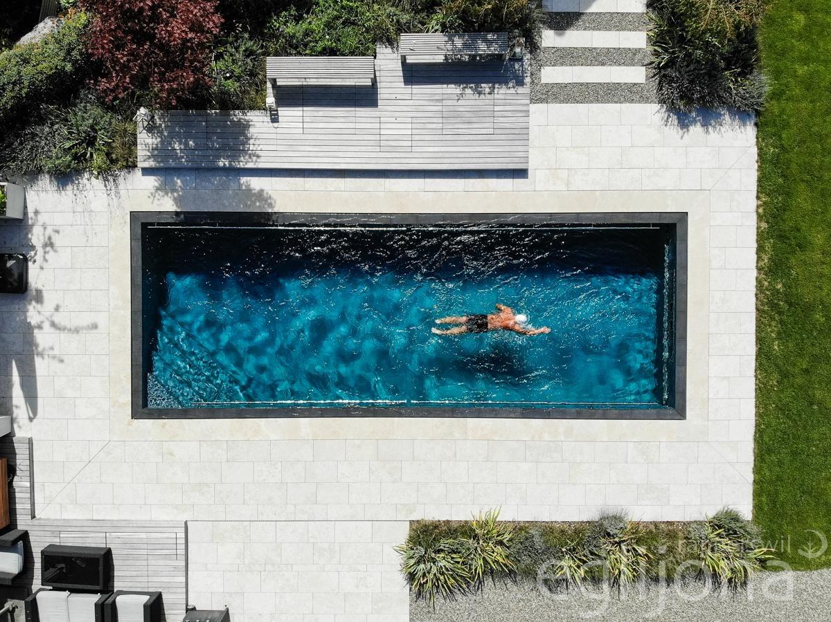 Nerezový bazén Almark Pools — pohled shora na realizaci